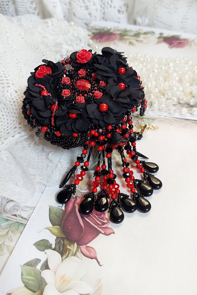 Midnight in Paris necklace embroidered with Swarovski crystals, resin roses, rocailles and black daggers