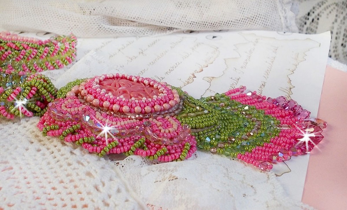 Miss Lady necklace embroidered with green and pink seed beads and a resin cabochon