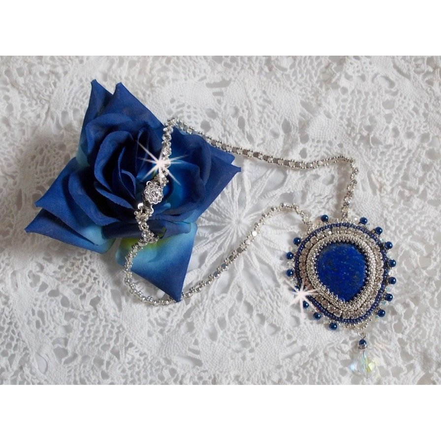 Blue Nile necklace embroidered with a Lapis Lazuli pear cabochon and Swarovski crystals