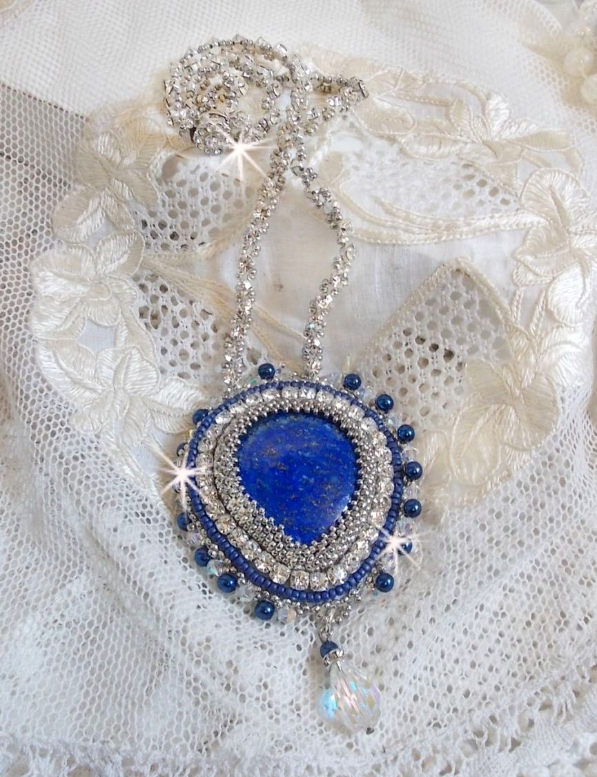 Blue Nile necklace embroidered with a Lapis Lazuli pear cabochon and Swarovski crystals