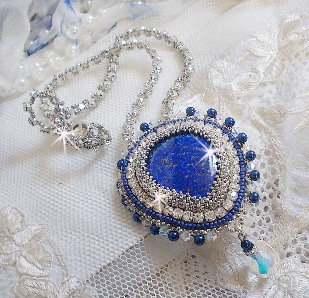 Blue Nile necklace embroidered with a Lapis Lazuli pear cabochon and Swarovski crystals