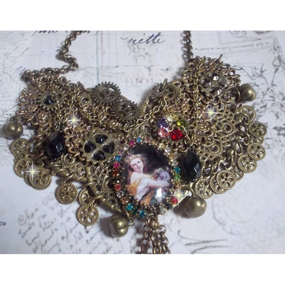 Necklace Mes Passions Broc's created a woman with golden hair with flowers, accessories of Bronze color, charms of crystals and a rhinestone chain