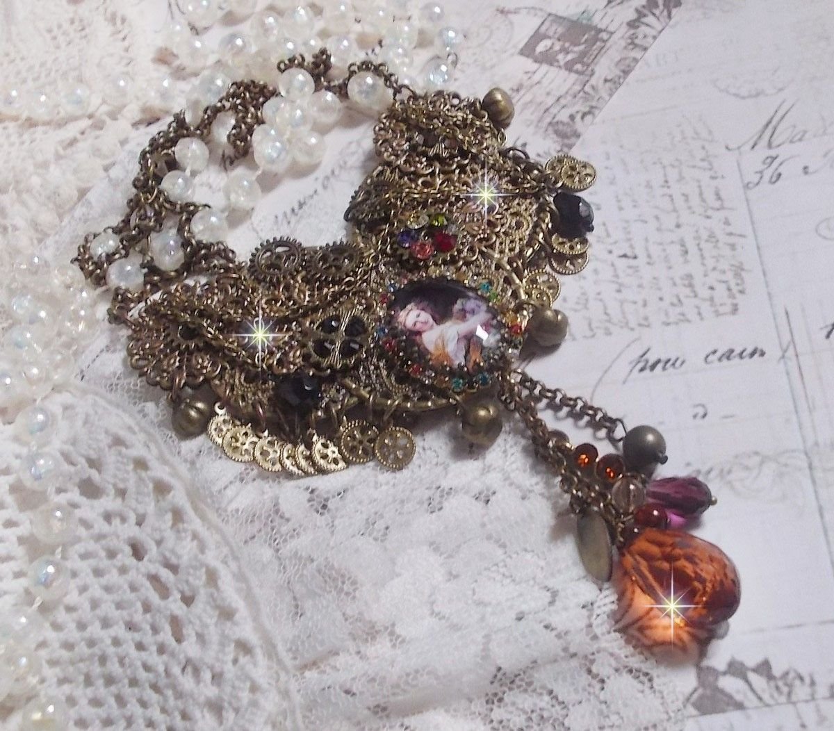 Necklace Mes Passions Broc's created a woman with golden hair with flowers, accessories of Bronze color, charms of crystals and a rhinestone chain