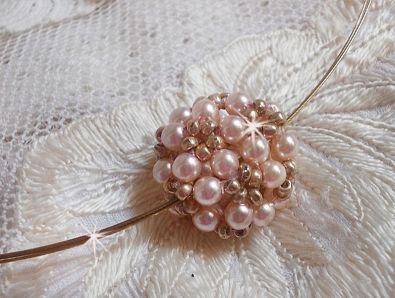 Pendant necklace with Swarovski crystal pearls