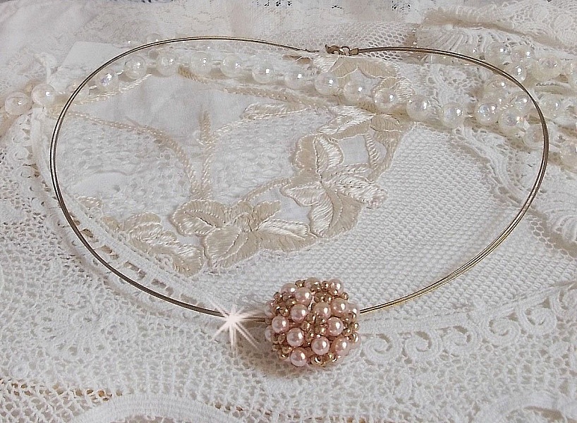 Pendant necklace with Swarovski crystal pearls