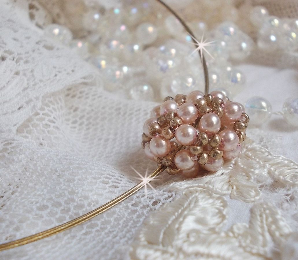 Pendant necklace with Swarovski crystal pearls