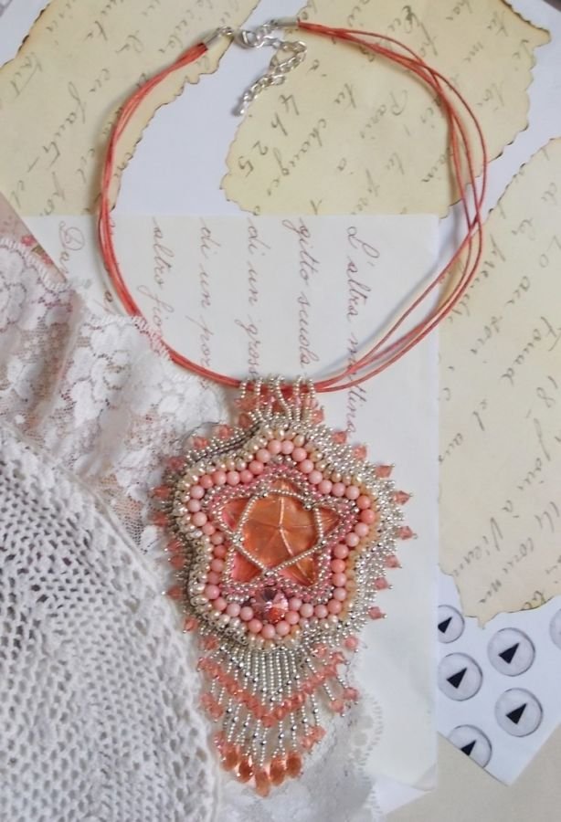 Coral pendant necklace embroidered with a metal star and cultured pearls 