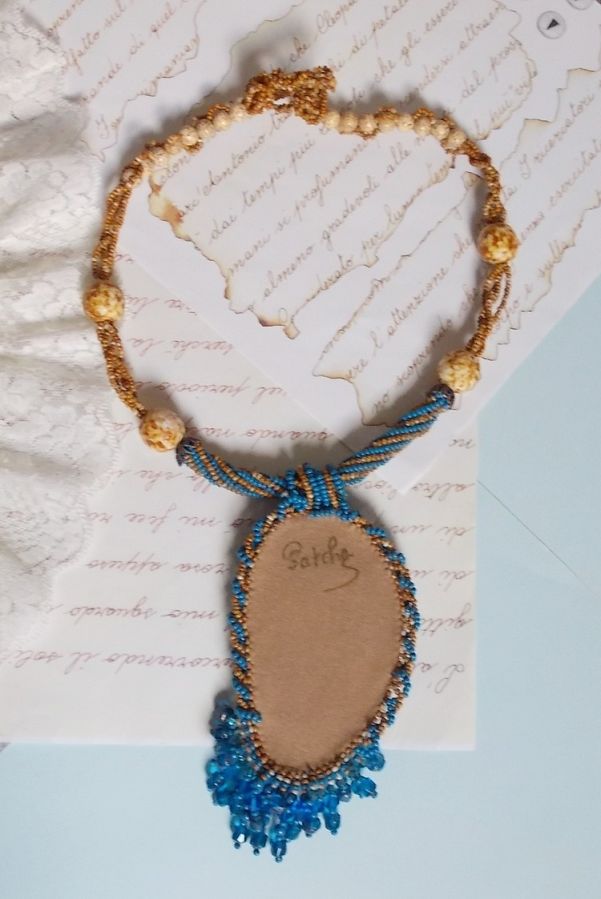 Corsica pendant necklace embroidered with a sapphire blue agate and beige seed beads