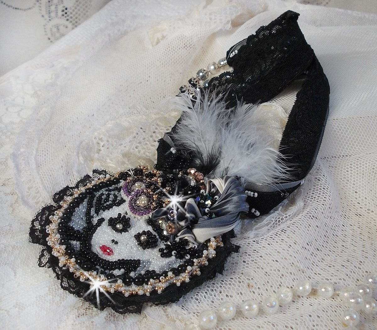 Black Feerie pendant necklace with a beautiful silk and pearl hat.