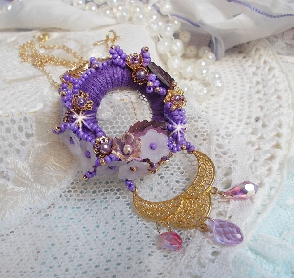 Laureline pendant necklace embroidered with purple DMC cotton, Swarovski crystals and frosted flowers.