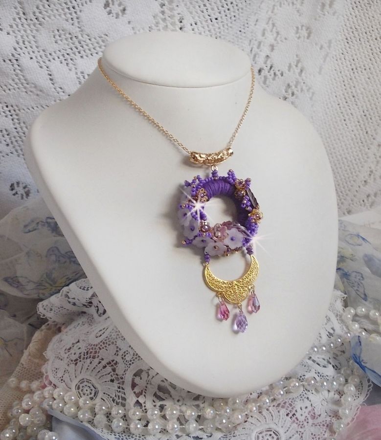 Laureline pendant necklace embroidered with purple DMC cotton, Swarovski crystals and frosted flowers.