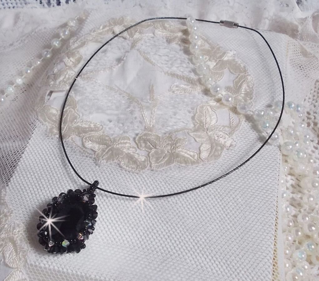 Mirano pendant necklace with Swarovski crystals and black seed beads