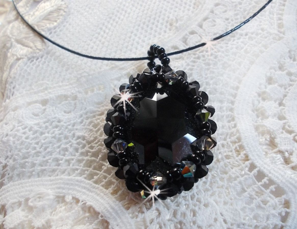 Mirano pendant necklace with Swarovski crystals and black seed beads