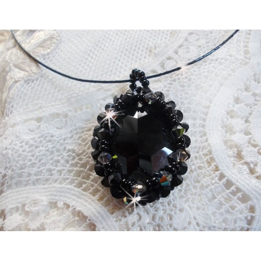 Mirano pendant necklace with Swarovski crystals and black seed beads