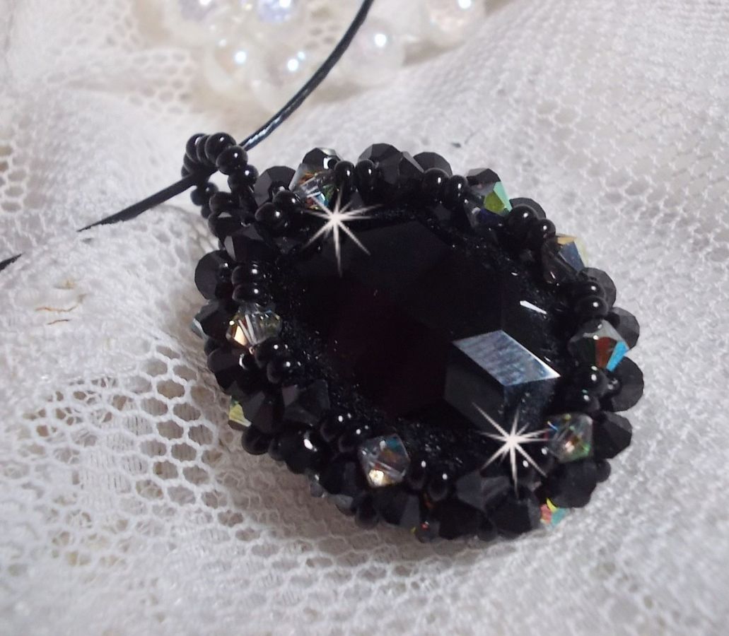 Mirano pendant necklace with Swarovski crystals and black seed beads