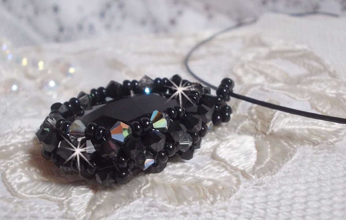 Mirano pendant necklace with Swarovski crystals and black seed beads