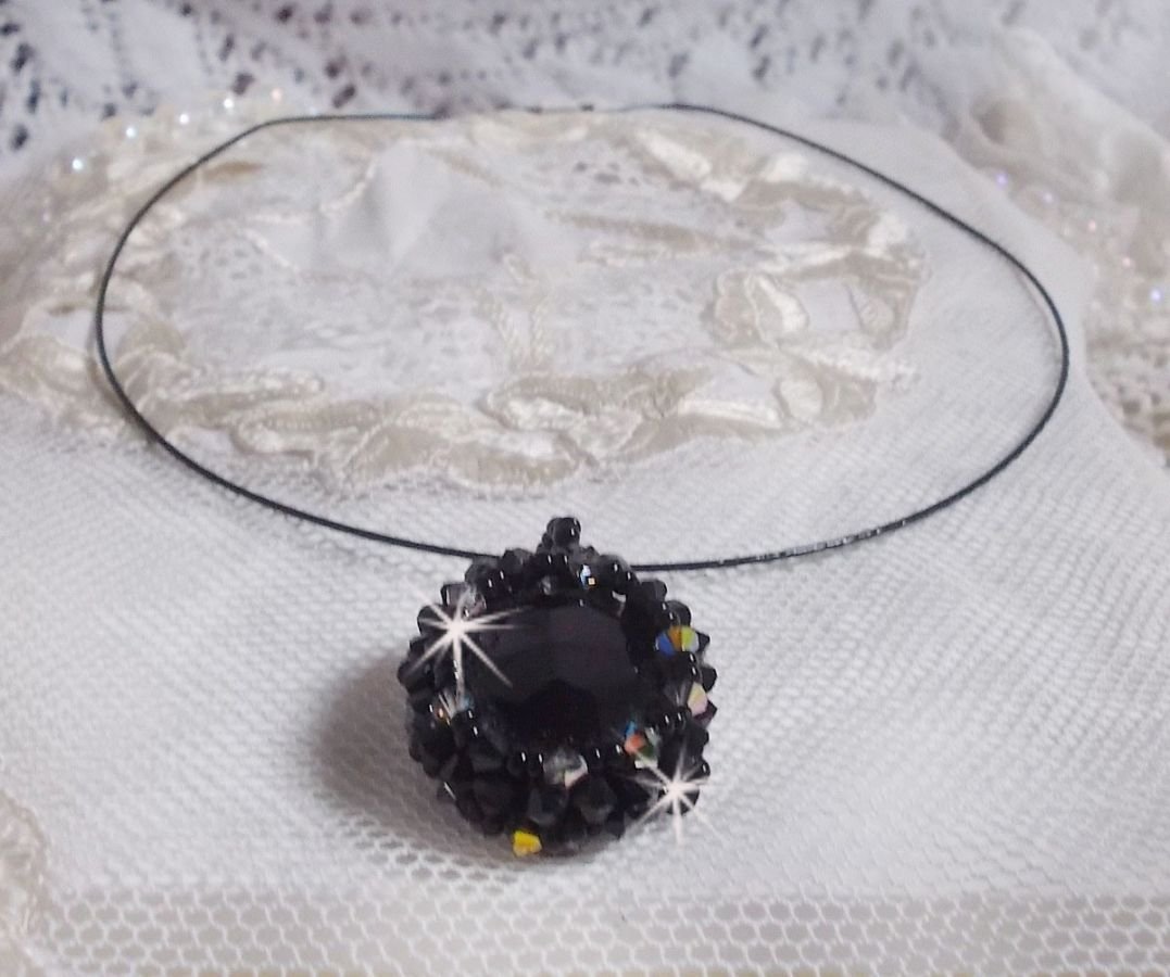 Mirano pendant necklace with Swarovski crystals and black seed beads