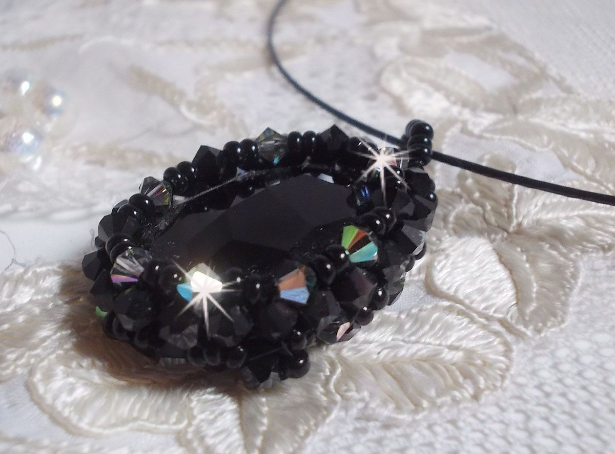 Mirano pendant necklace with Swarovski crystals and black seed beads