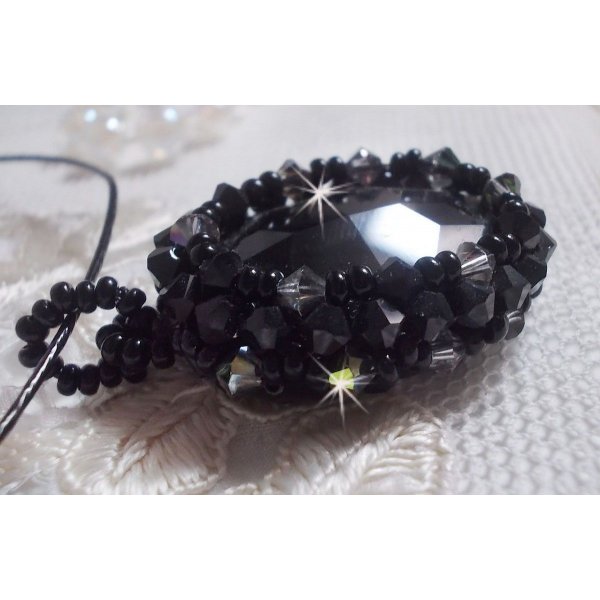 Mirano pendant necklace with Swarovski crystals and black seed beads