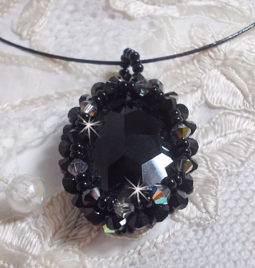 Mirano pendant necklace with Swarovski crystals and black seed beads