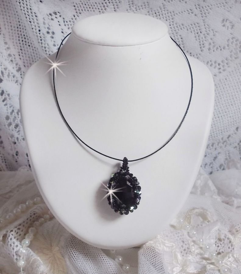 Mirano pendant necklace with Swarovski crystals and black seed beads