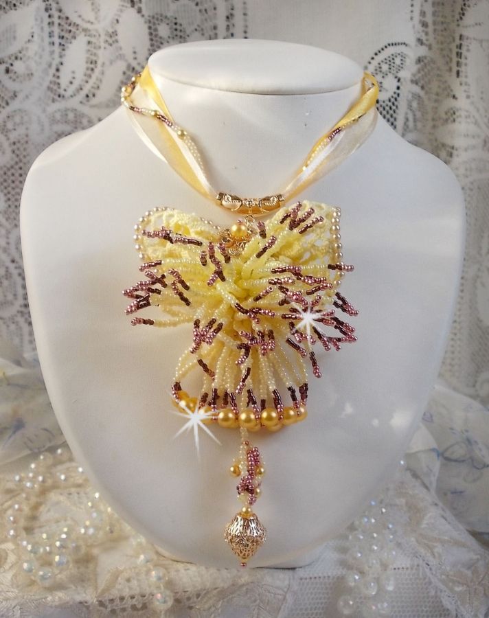 La Petite Robe Jaune pendant necklace with seed beads, Swarovski beads and others.