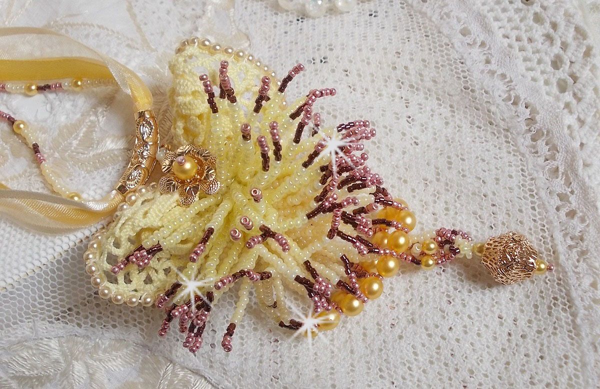 La Petite Robe Jaune pendant necklace with seed beads, Swarovski beads and others.