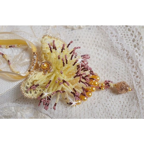 La Petite Robe Jaune pendant necklace with seed beads, Swarovski beads and others.