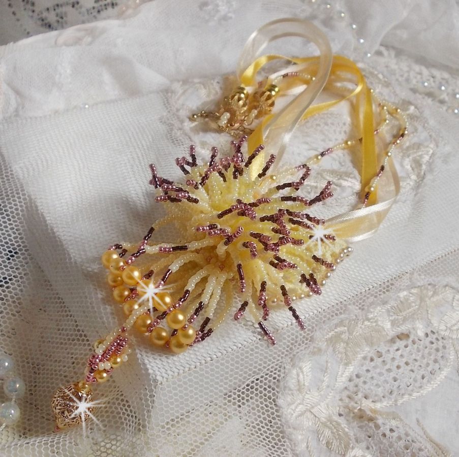 La Petite Robe Jaune pendant necklace with seed beads, Swarovski beads and others.