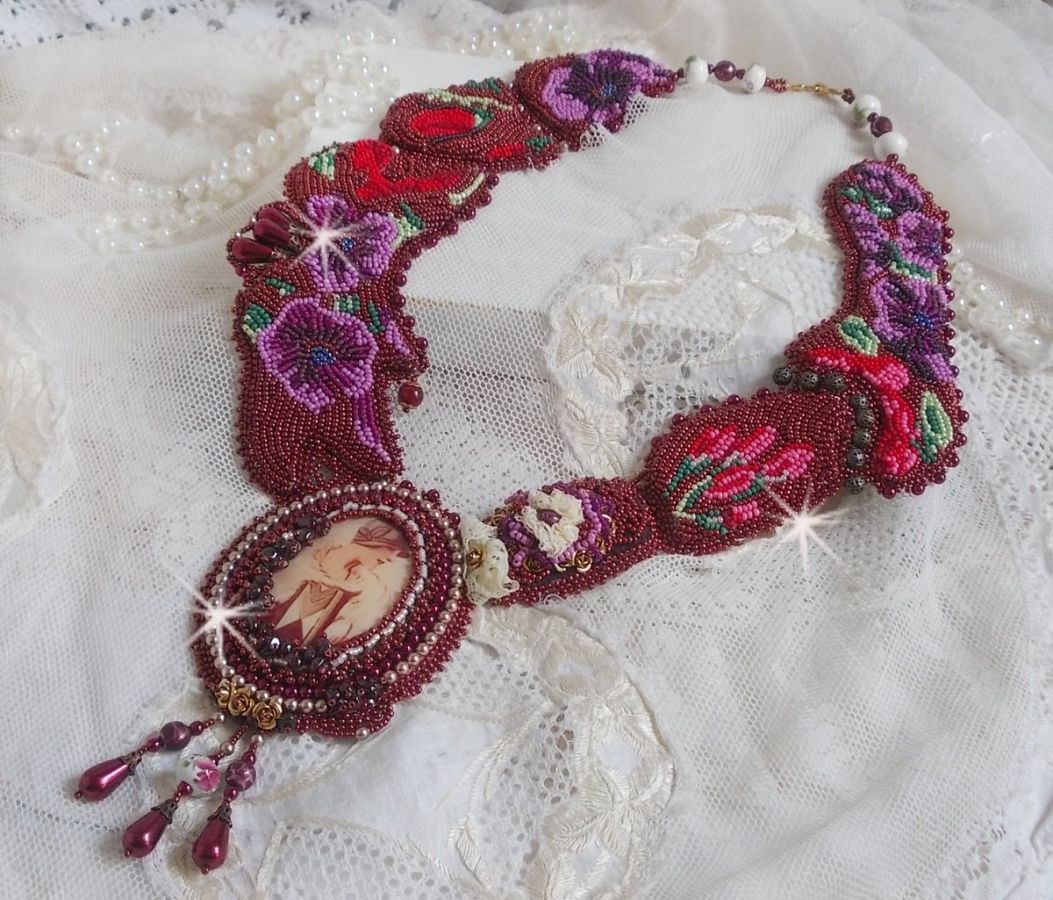 Art'D Haute-Couture necklace embroidered with different colored seed beads and Swarovski crystal pearls