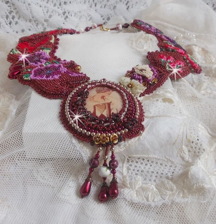 Art'D Haute-Couture necklace embroidered with different colored seed beads and Swarovski crystal pearls