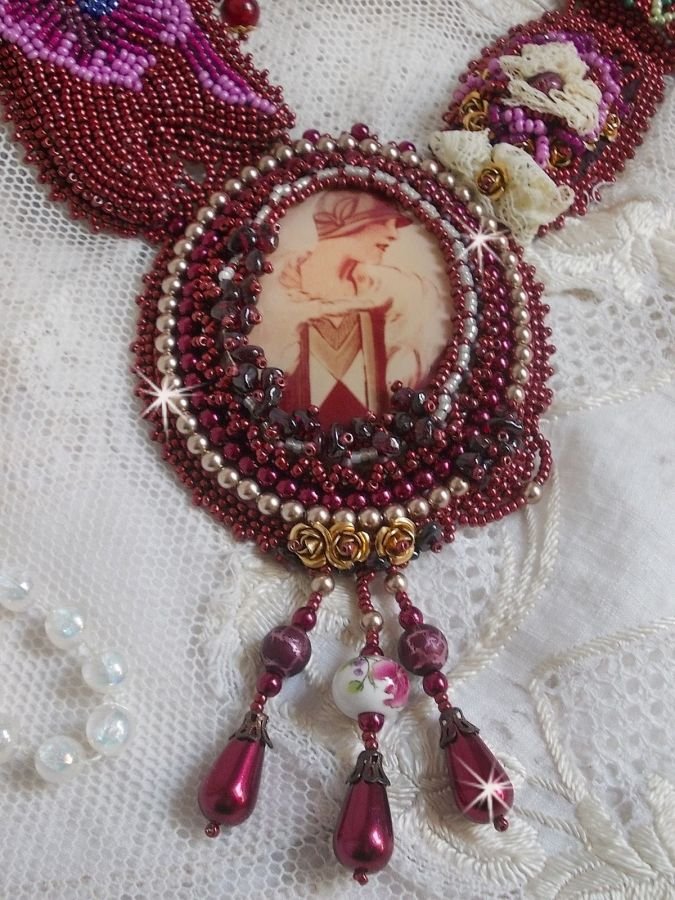 Art'D Haute-Couture necklace embroidered with different colored seed beads and Swarovski crystal pearls