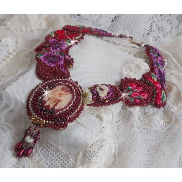 Art'D Haute-Couture necklace embroidered with different colored seed beads and Swarovski crystal pearls
