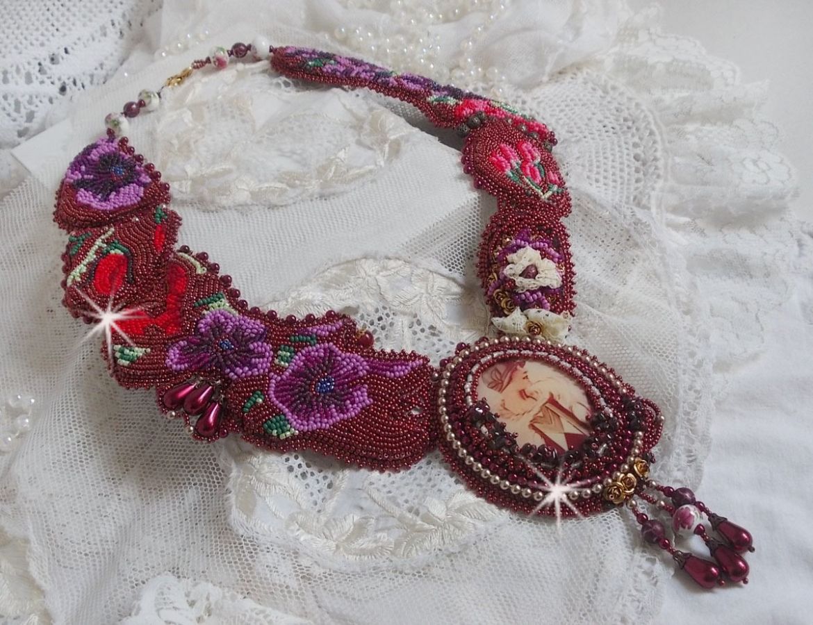 Art'D Haute-Couture necklace embroidered with different colored seed beads and Swarovski crystal pearls