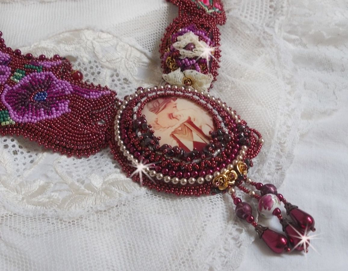 Art'D Haute-Couture necklace embroidered with different colored seed beads and Swarovski crystal pearls