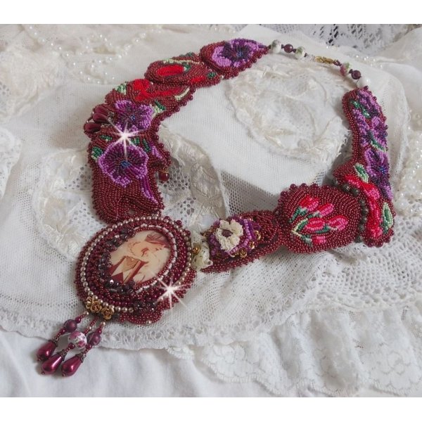 Art'D Haute-Couture necklace embroidered with different colored seed beads and Swarovski crystal pearls