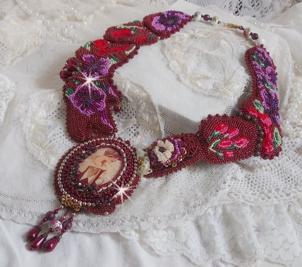 Art'D Haute-Couture necklace embroidered with different colored seed beads and Swarovski crystal pearls