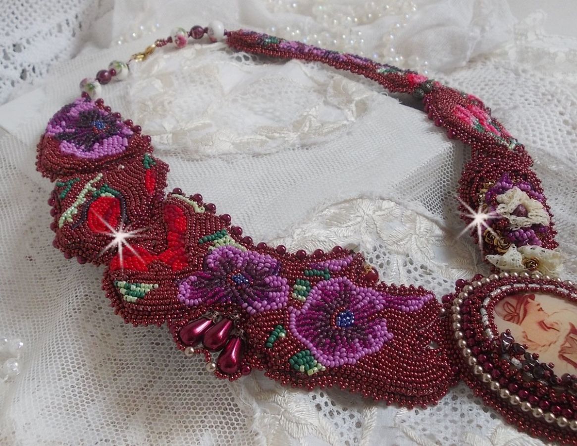 Art'D Haute-Couture necklace embroidered with different colored seed beads and Swarovski crystal pearls