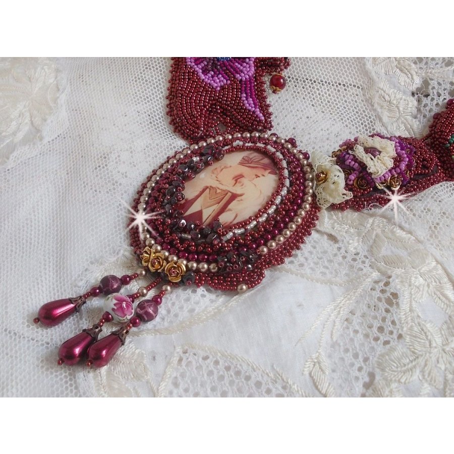 Art'D Haute-Couture necklace embroidered with different colored seed beads and Swarovski crystal pearls