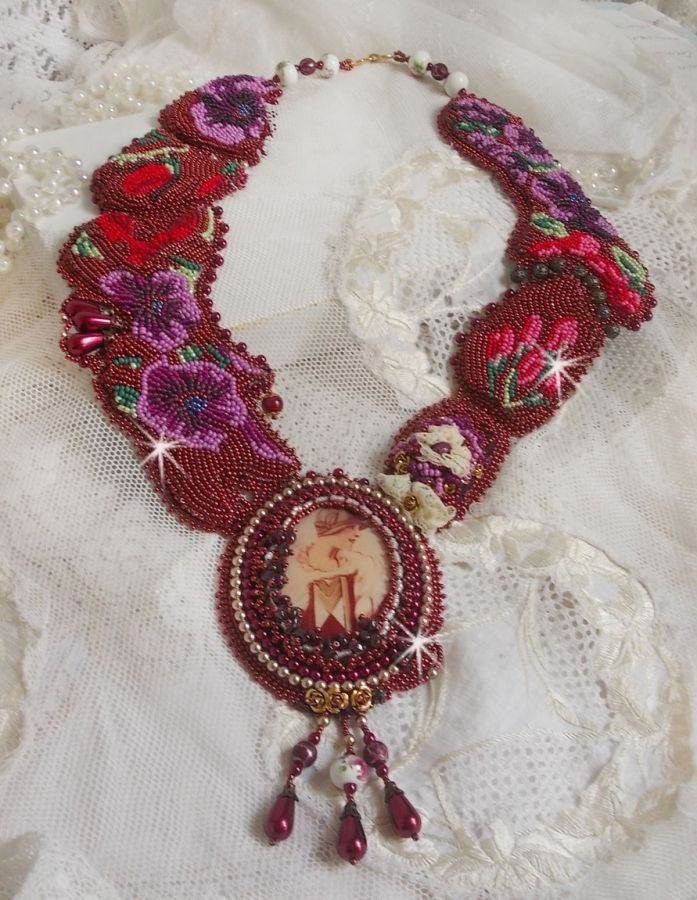 Art'D Haute-Couture necklace embroidered with different colored seed beads and Swarovski crystal pearls