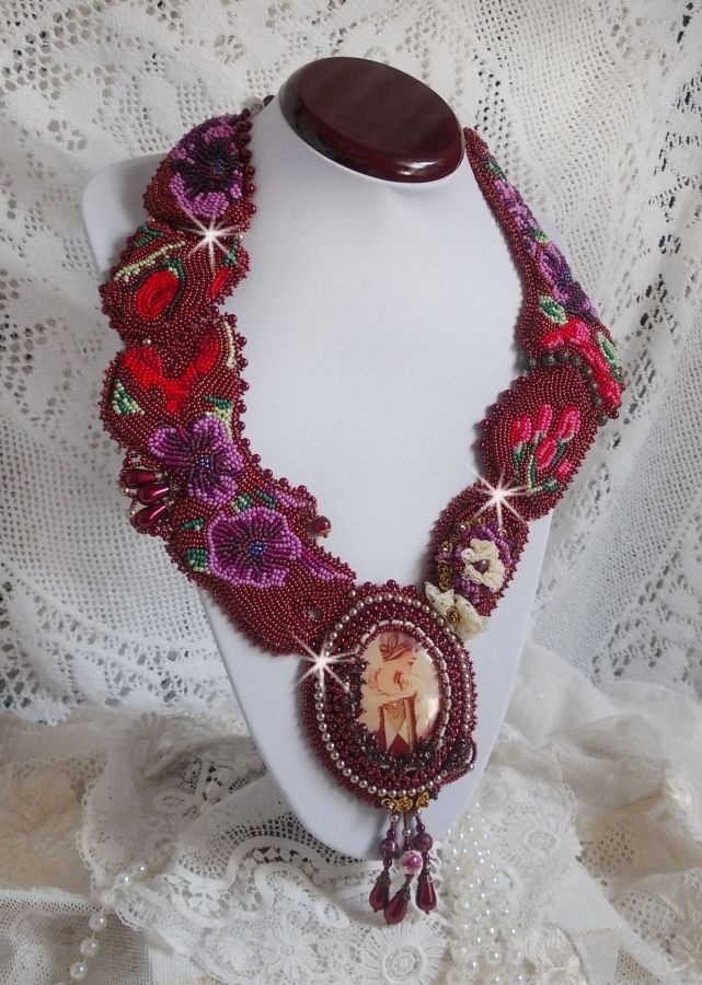 Art'D Haute-Couture necklace embroidered with different colored seed beads and Swarovski crystal pearls