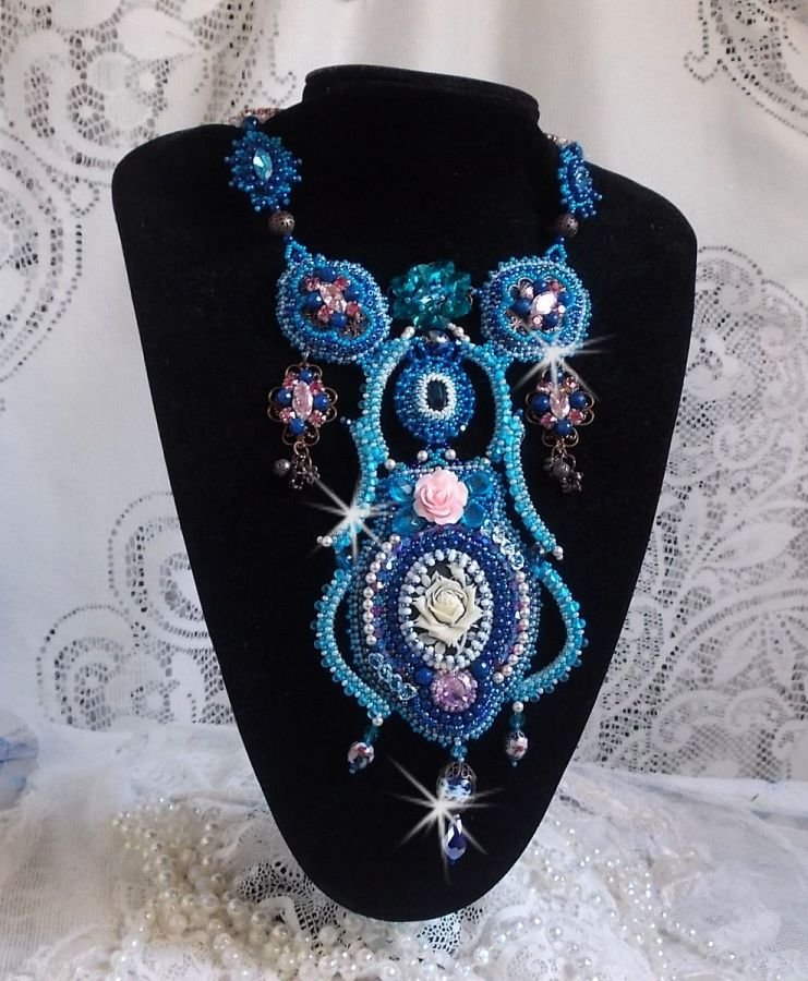 Belle Epoque necklace, Haute-Couture embroidered with Swarovski crystals and various beautiful pearls