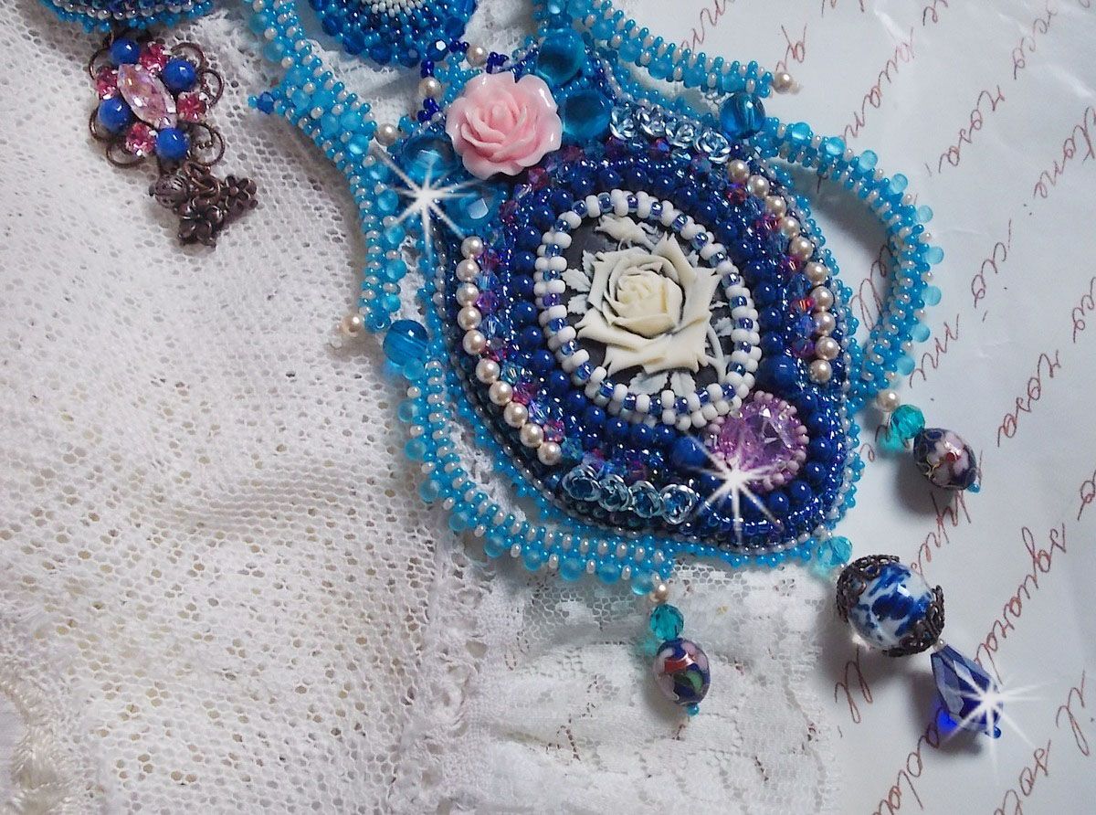 Belle Epoque necklace, Haute-Couture embroidered with Swarovski crystals and various beautiful pearls