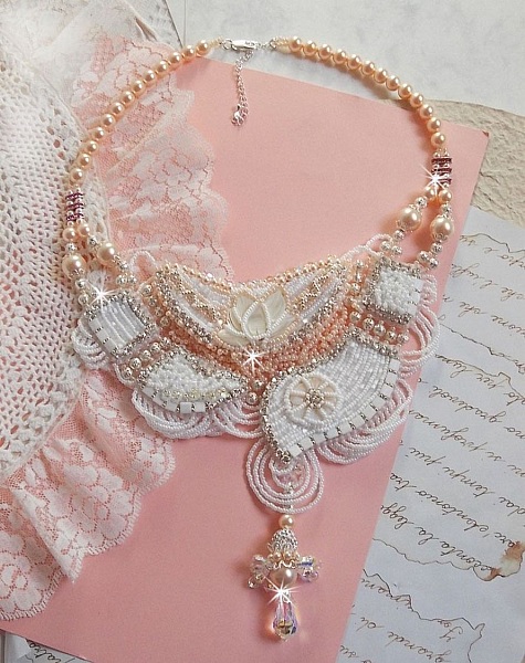 Bouquet d'un Jour necklace embroidered with mother-of-pearl flowers, crystals, round filigree beads, 925/1000 silver and quality seed beads 