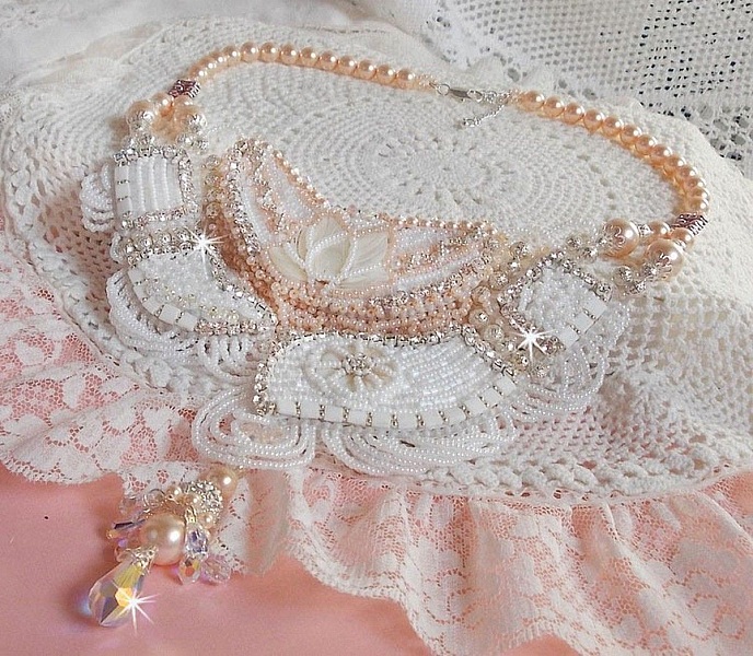 Bouquet d'un Jour necklace embroidered with mother-of-pearl flowers, crystals, round filigree beads, 925/1000 silver and quality seed beads 