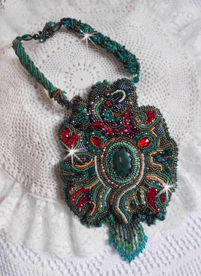 Dragon necklace embroidered with a cabochon and chips in Natural Malachite, a beautiful gradation of an emerald green with these rocks colors