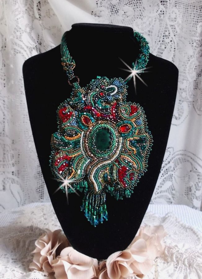 Dragon necklace embroidered with a cabochon and chips in Natural Malachite, a beautiful gradation of an emerald green with these rocks colors