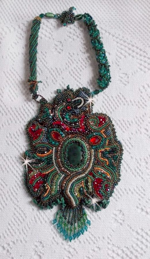 Dragon necklace embroidered with a cabochon and chips in Natural Malachite, a beautiful gradation of an emerald green with these rocks colors