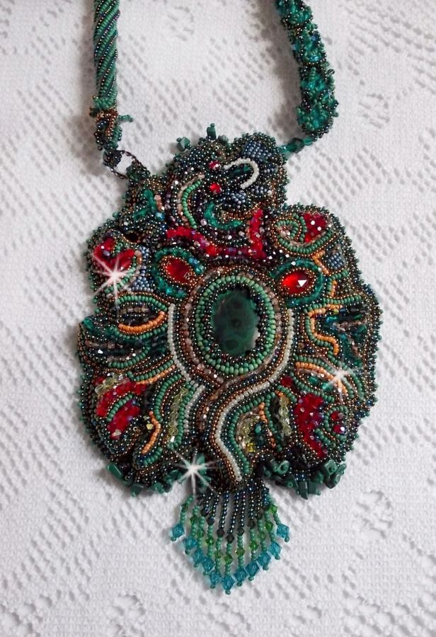 Dragon necklace embroidered with a cabochon and chips in Natural Malachite, a beautiful gradation of an emerald green with these rocks colors