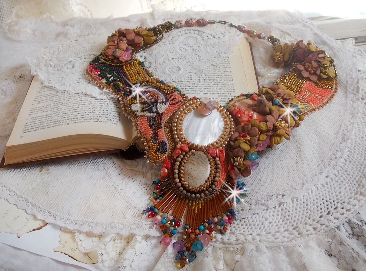 Necklace Exotic flight embroidered with lace, gem pearls, various pearls of very beautiful quality as Haute-Couture